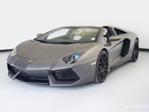 Used 2015 Lamborghini Aventador LP 700-4 AWD/4WD image 2