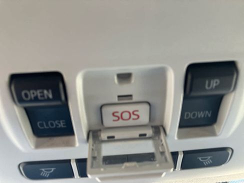 Used 2022 Toyota Prius Limited w/ Premium Convenience Package image 21