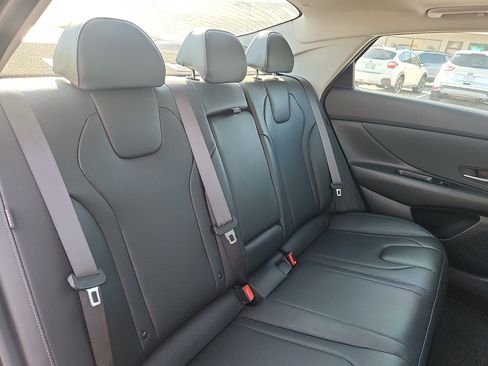 Certified 2025 Hyundai Elantra Limited FWD image 30