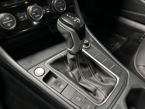 Used 2024 Volkswagen Jetta SE w/ Panoramic Sunroof Package FWD image 21