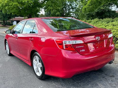 Used 2014 Toyota Camry SE w/ Moonroof Package image 5