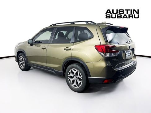 Used 2023 Subaru Forester Premium AWD/4WD image 5