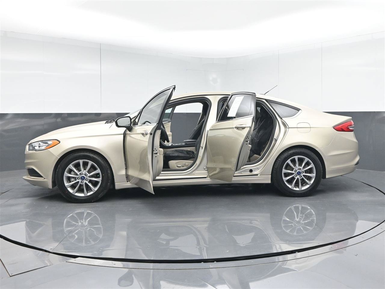 Used 2017 Ford Fusion SE w/ Fusion SE Technology Package FWD image 40