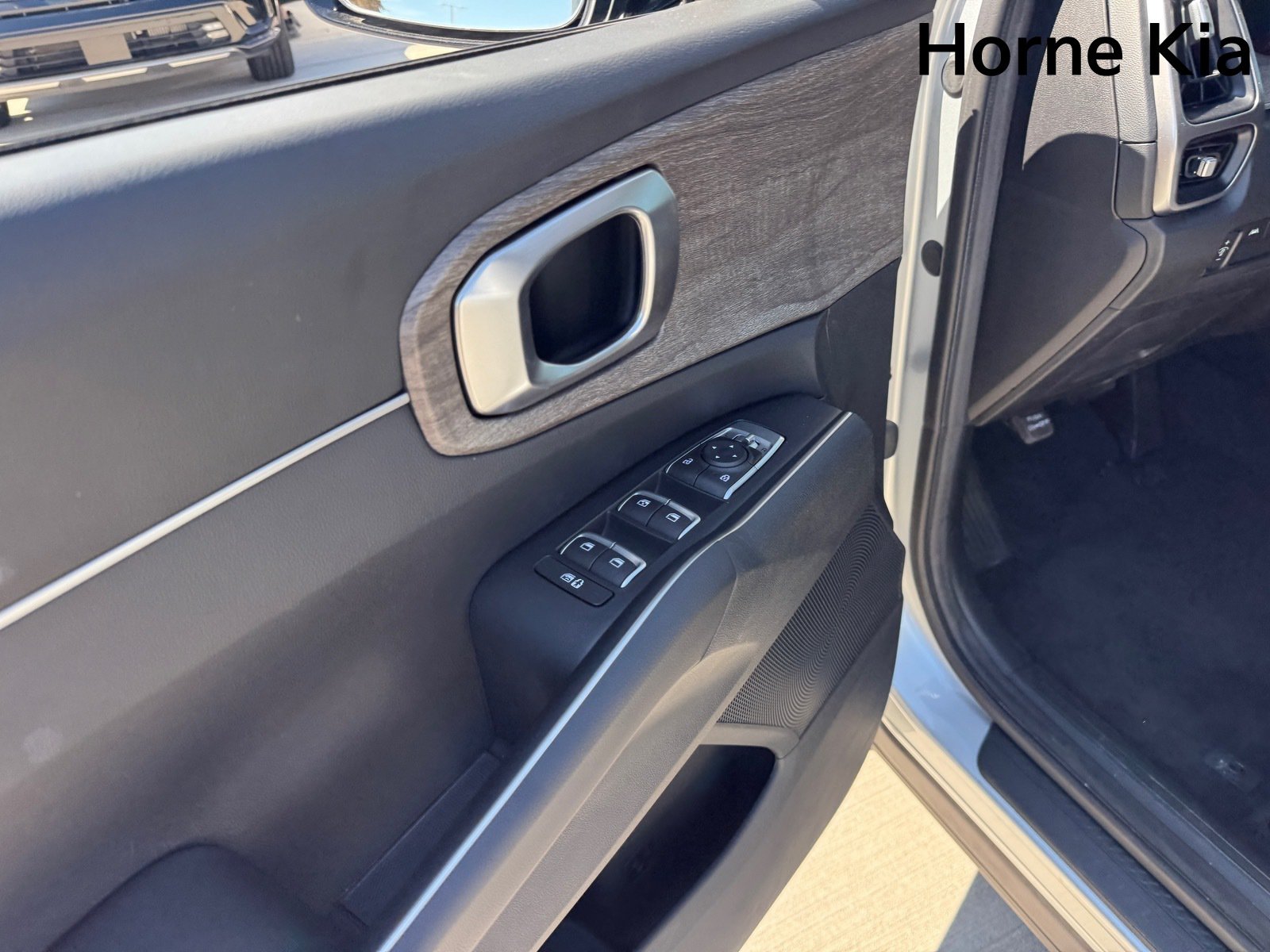 Certified 2022 Kia Sorento S AWD/4WD image 11
