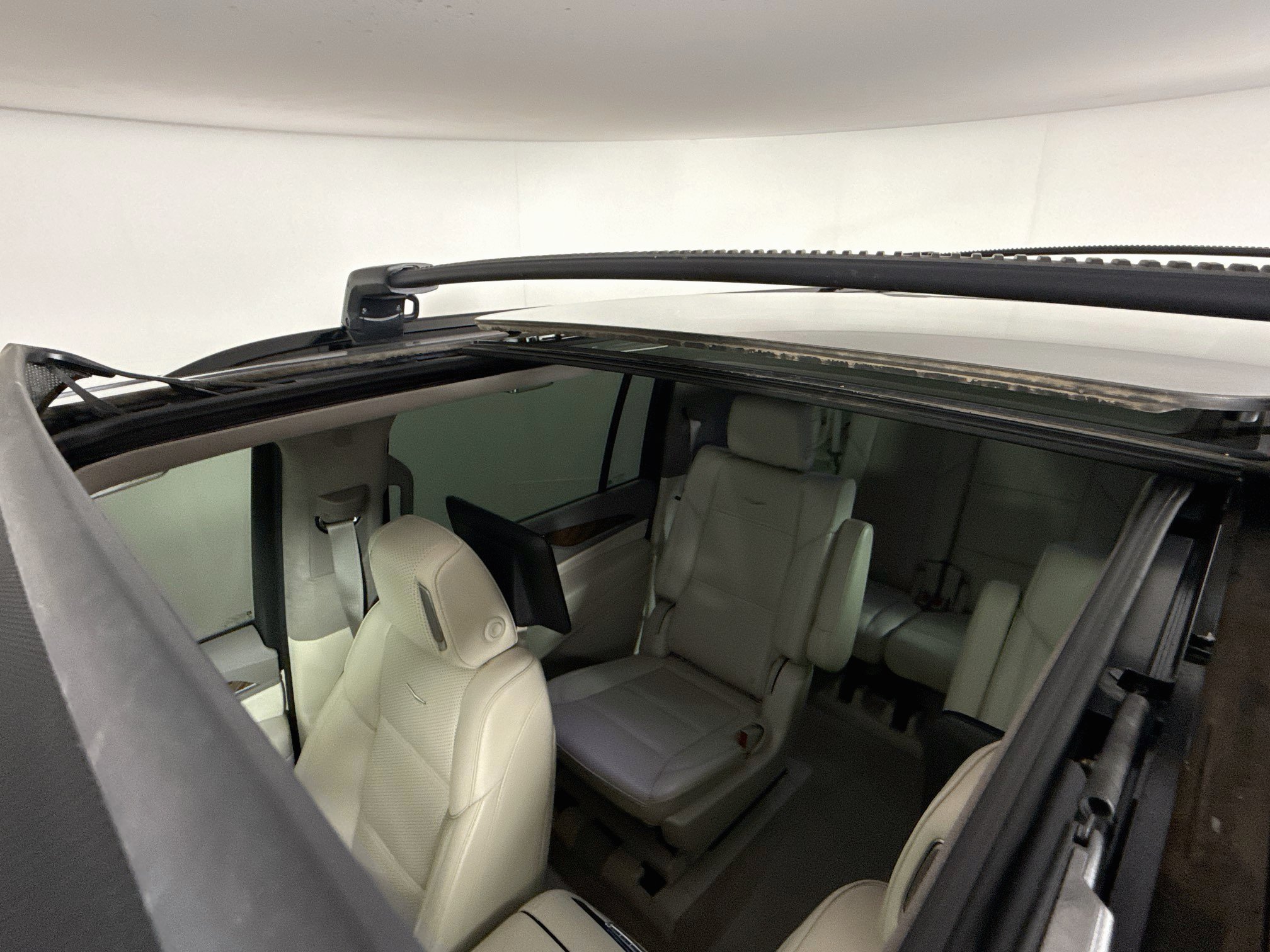 Used 2021 Cadillac Escalade ESV Sport Platinum w/ LPO, ONYX Package AWD/4WD image 14