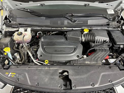 Used 2024 Chrysler Pacifica Touring-L FWD image 45