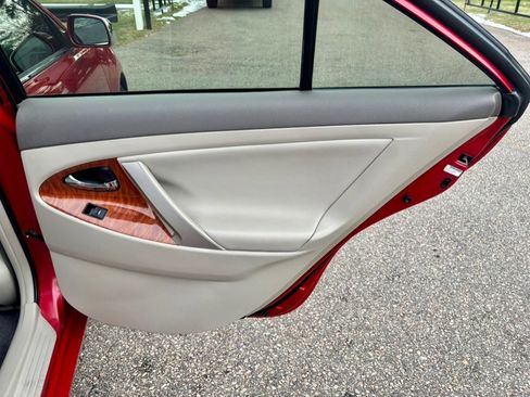 Used 2011 Toyota Camry LE image 17