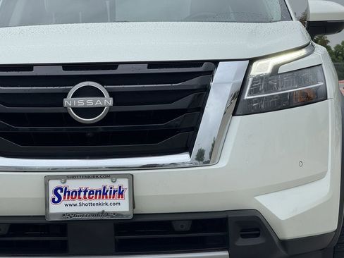 Used 2023 Nissan Pathfinder SL w/ SL Premium Package AWD/4WD image 8