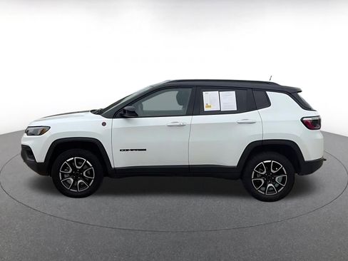 Used 2025 Jeep Compass Trailhawk AWD/4WD image 8
