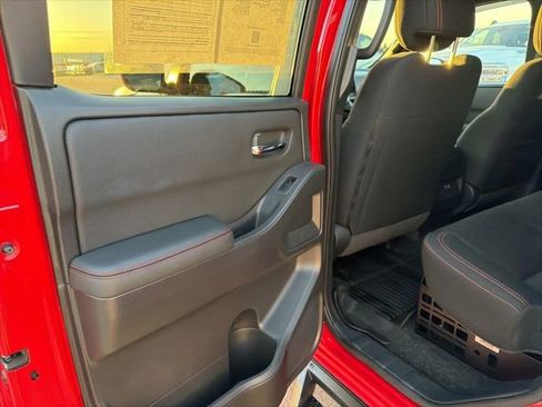 Used 2024 Nissan Frontier PRO-4X w/ Technology Package image 11