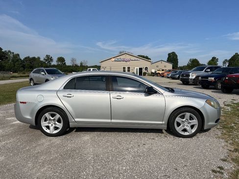 Used 2010 Chevrolet Malibu LS FWD image 1