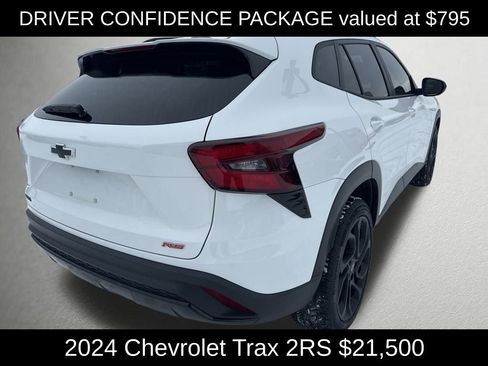 Used 2024 Chevrolet Trax RS w/ Sunroof Package image 3