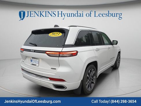 Used 2023 Jeep Grand Cherokee Overland w/ Luxury Tech Group IV AWD/4WD image 10