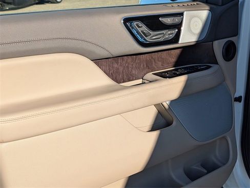 Used 2024 Lincoln Navigator Reserve image 21