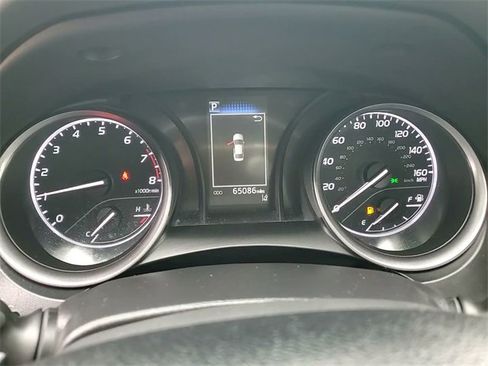 Used 2022 Toyota Camry SE image 16