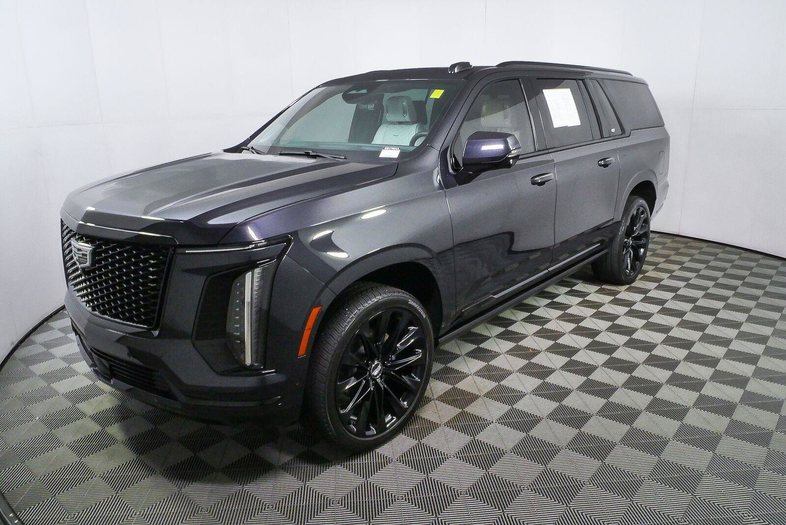 Used 2026 Cadillac Escalade ESV Platinum Sport w/ LPO, ONYX Package AWD/4WD image 24