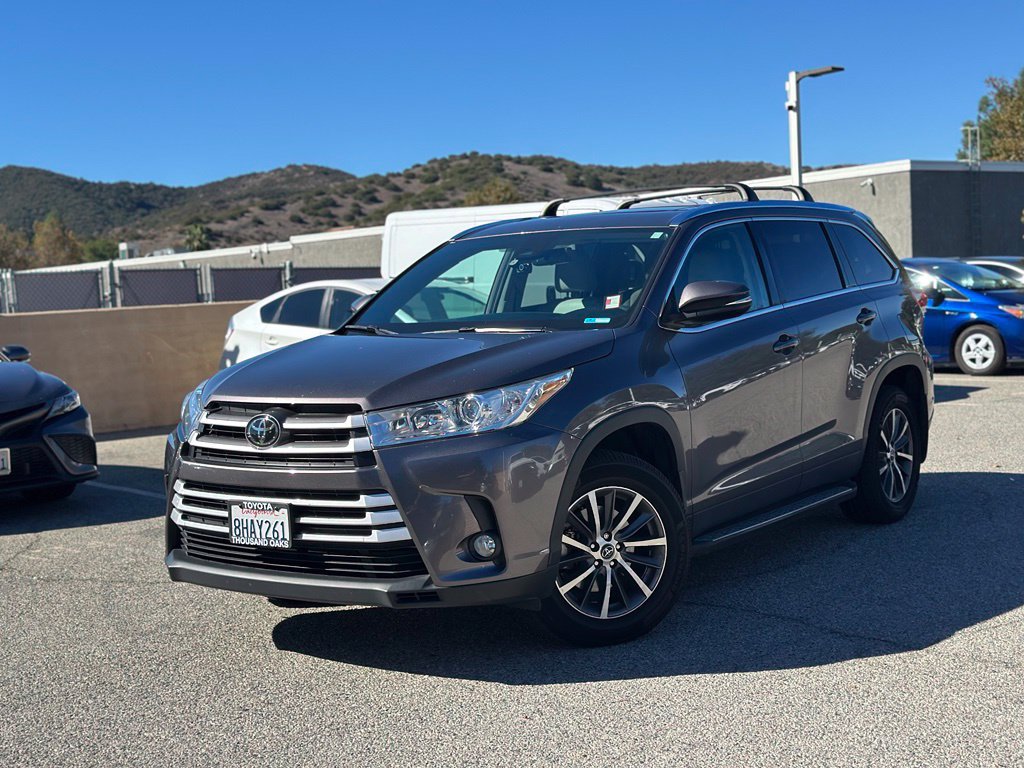 Certified 2019 Toyota Highlander XLE FWD image 1