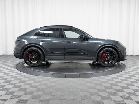 New 2026 Porsche Macan GTS Electric image 8