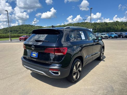 Used 2024 Volkswagen Taos SE AWD/4WD image 4