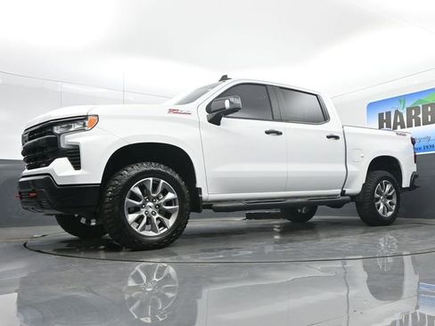 Used 2024 Chevrolet Silverado 1500 LT Trail Boss w/ LT Trail Boss Premium Package AWD/4WD image 18