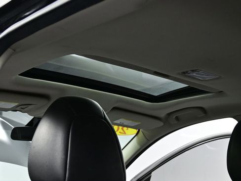 Used 2018 Nissan Rogue Sport SL w/ SL Premium Package image 19