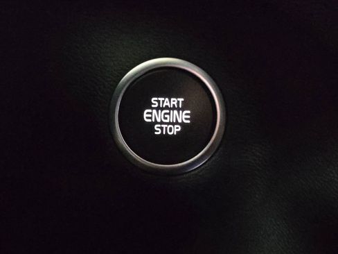 Certified 2024 Volvo XC40 B5 Plus w/ Protection Package Premier image 32