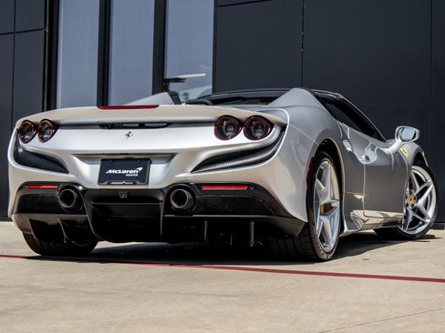 Used 2022 Ferrari F8 Tributo image 9
