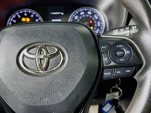 Used 2019 Toyota RAV4 LE FWD image 19