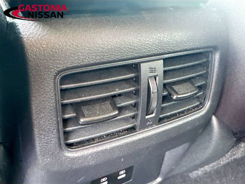 Used 2025 Nissan Rogue SV FWD image 33