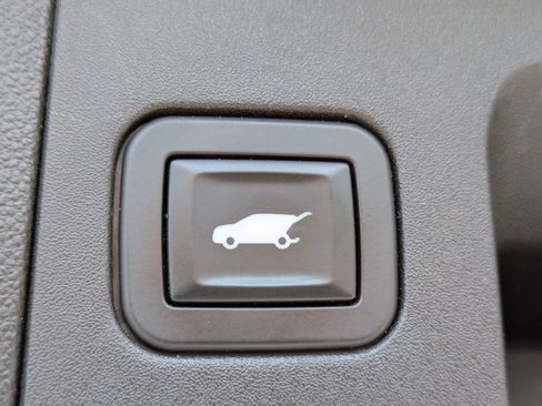 Used 2018 Cadillac XT5 AWD image 8