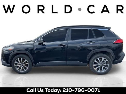 Used 2023 Toyota Corolla Cross XLE w/ Convenience Package FWD image 4