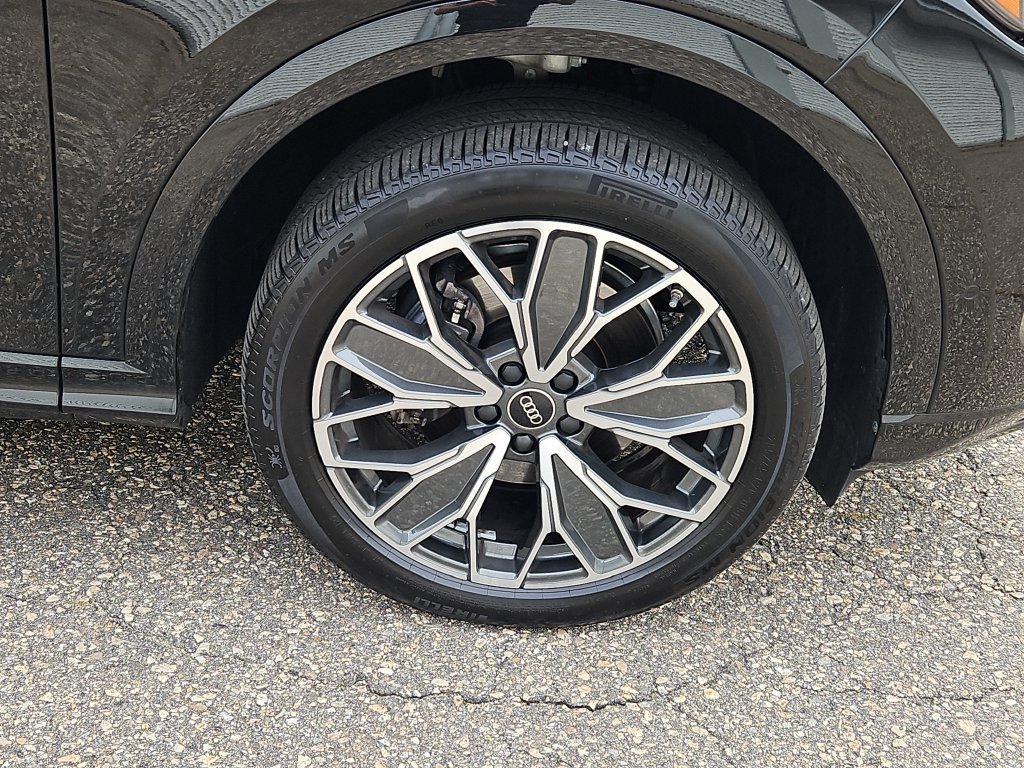 Certified 2025 Audi Q5 Premium AWD/4WD image 10