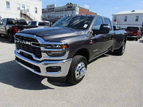 New 2026 RAM 3500 Big Horn AWD/4WD image 7