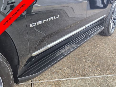 Used 2025 GMC Yukon XL Denali image 10