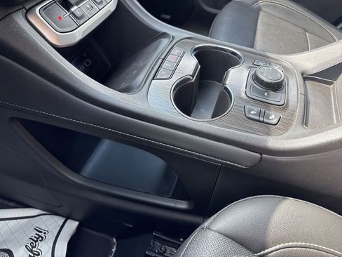 Used 2023 GMC Acadia SLT w/ Elevation Edition AWD/4WD image 28