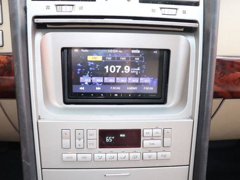 Used 2006 Lincoln Navigator Luxury RWD image 23