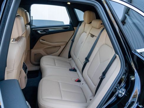 Certified 2025 Porsche Macan image 31