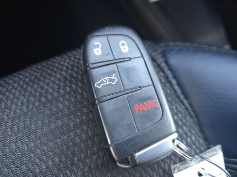 Used 2016 Chrysler 200 S image 27