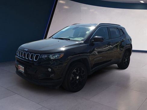 Used 2024 Jeep Compass Latitude image 1