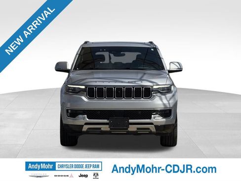 Used 2022 Jeep Wagoneer Series III w/ Premium Group I image 2