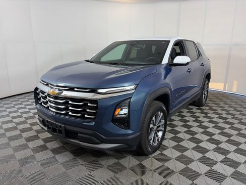 Used 2025 Chevrolet Equinox LT w/ Safety and Technology Package AWD/4WD image 2