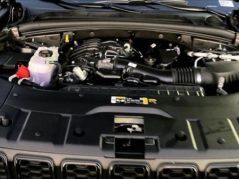 New 2025 Jeep Grand Cherokee Altitude image 11