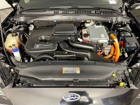 Used 2019 Ford Fusion SE FWD image 9