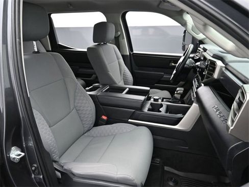 Used 2022 Toyota Tundra SR5 w/ SR5 Convenience Package image 27