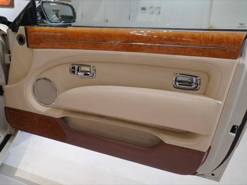 Used 2008 Bentley Azure RWD image 31