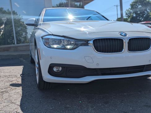Used 2017 BMW 320i xDrive Sedan AWD/4WD image 11