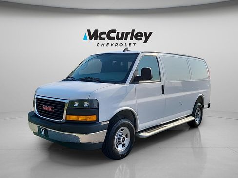 Used 2025 GMC Savana 2500 w/ Driver Convenience Package RWD image 3