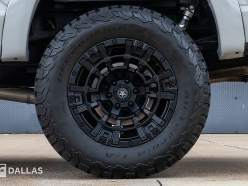 Used 2023 Ford F150 Lariat w/ Equipment Group 502A High image 10