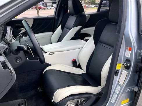 Used 2021 Lexus LS 500 F Sport w/ Accessory Package (Z2) image 18