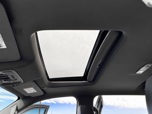 Used 2025 GMC Sierra 1500 Denali image 5